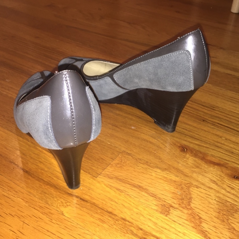 ELLEN TRACEY NEW Suede  Window Pane  Wedge  Gray  9.5 - - Picture 7 of 12